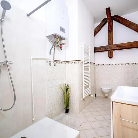 Charming Loft In Prime Location דירה *