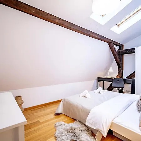 Charming Loft In Prime Location דירה *